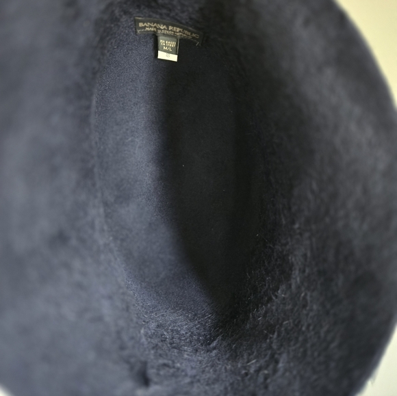 Banana Republic Bucket Hat Neutral Navy Blue Furry Fuzzy Fall Winter Fashion - Picture 2 of 6